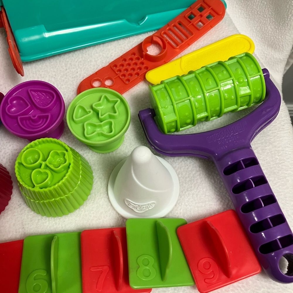 Kids Multicolor Play Doh Tool lot - Picture 10 of 12